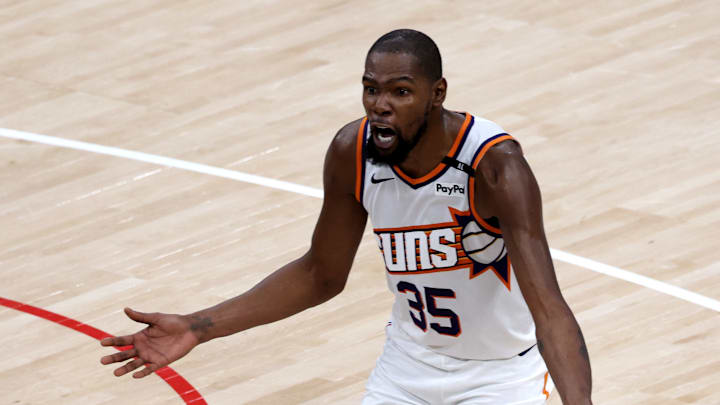 Phoenix Suns v Los Angeles Clippers