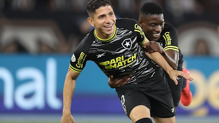 Savarino é um dos titulares do Botafogo para a partida