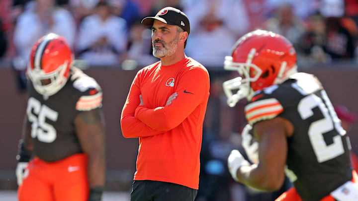 Cleveland Browns coach Kevin Stefanski watches the team warm up before a game against the Cincinnati Bengals on Sunday, Oct. 20, 2024, in Cleveland, Ohio.