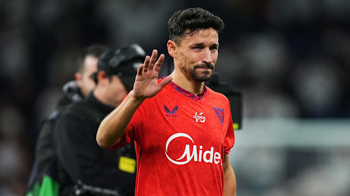 Jesús Navas emocionado durante su retiro, en el partido del Sevilla vs. Real Madrid 