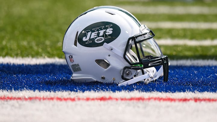 Sep 10, 2017; Orchard Park, NY, USA; General view of a New York Jets helmet on the field before a game against the Buffalo Bills at New Era Field. Mandatory Credit: Rich Barnes-Imagn Images