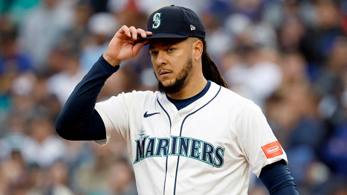 Mariners Weigh Trade Options for Pitcher Luis Castillo