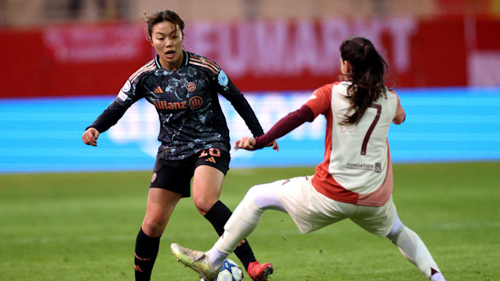 Momoko Tanikawa am Ball für die Bayern-Frauen Momoko Tanikawa am Ball für die Bayern-Frauen