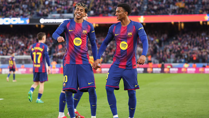 Manchester United prepara oferta para tirar Alejandro Balde do Barcelona