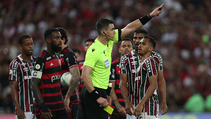 Flamengo e Fluminense se enfrentam pela rodada 30 do Brasileirão Flamengo e Fluminense se enfrentam pela rodada 30 do Brasileirão