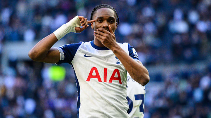 Mathys Tel beim Torjubel für Tottenham