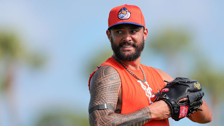 Feb 15, 2025; Port St. Lucie, FL, USA; New York Mets starting pitcher Sean Manaea (59) looks on during a spring training workout at Clover Park. Mandatory Credit: Sam Navarro-Imagn Images