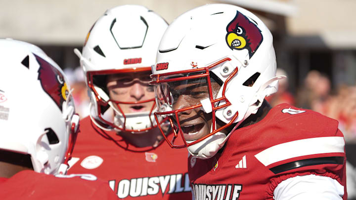 Louisville’s Chris Bell, right, celebrates with Caullin Lacy, left, and Miller Moss after scoring a touchdown against Virginia at L&N Stadium Saturday.
Ocr. 4, 2025 Louisville’s Chris Bell, right, celebrates with Caullin Lacy, left, and Miller Moss after scoring a touchdown against Virginia at L&N Stadium Saturday.
Ocr. 4, 2025