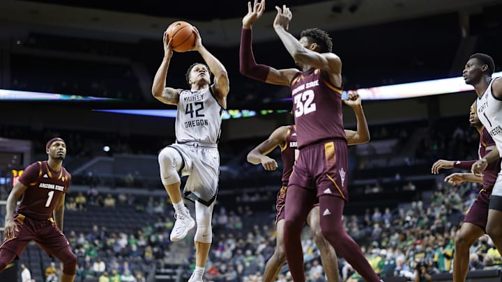 The Oregon Ducks and Stanford Cardinal are two struggling Pac-12 teams and meet up tonight in the Golden State.