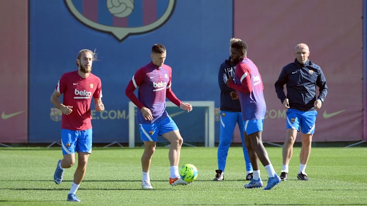 Umtiti, Lenglet y Mingueza apuntan a salir este verano del Camp Nou.
