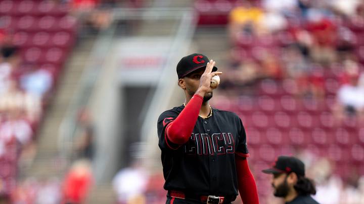 Cincinnati Reds pitcher Hunter Greene (21) prepares to pitch in the first inning between the Pittsburgh Pirates and Cincinnati Reds at Great American Ball Park in Cincinnati on Friday, July 31, 2026. Cincinnati Reds pitcher Hunter Greene (21) prepares to pitch in the first inning between the Pittsburgh Pirates and Cincinnati Reds at Great American Ball Park in Cincinnati on Friday, July 31, 2026.