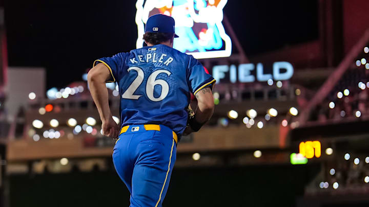 Former Twin Kepler heads to right field v Toronto Blue Jays