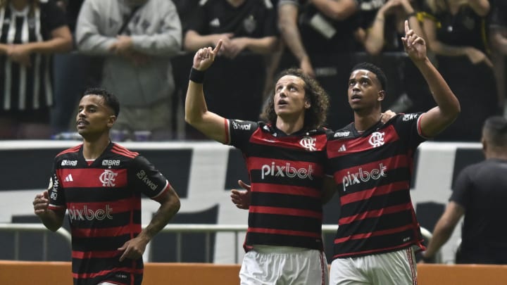 Carlinhos marcou primeiro gol pelo Flamengo diante do Galo