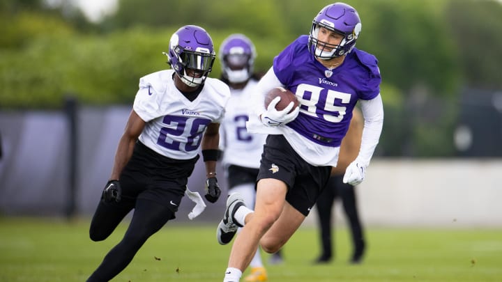 Robert Tonyan (85) at Vikings offseason workouts Robert Tonyan (85) at Vikings offseason workouts