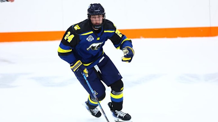 Sophomore forward Peyton Platter had the tying goal for Alaska in a 2-2 tie at No. 5 Quinnipiac on Nov. 4, 2025.  