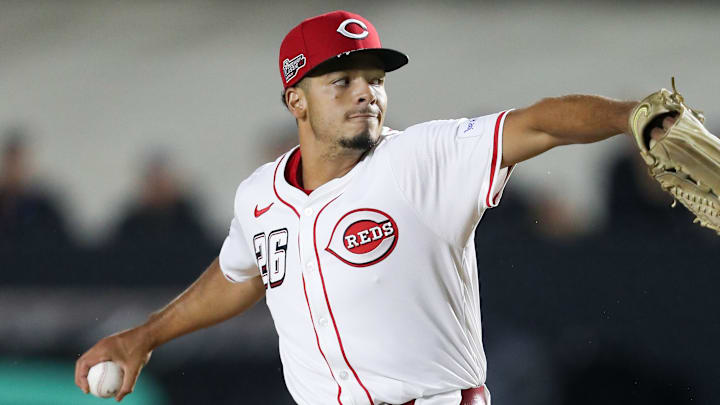 Cincinnati Reds pitcher Chase Burns (26) throws Cincinnati Reds pitcher Chase Burns (26) throws