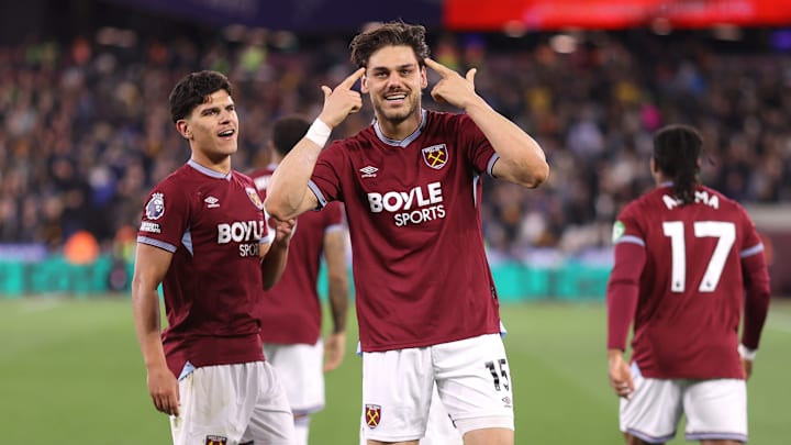 Konstantinos Mavropanos könnte bald wieder in der Bundesliga kicken