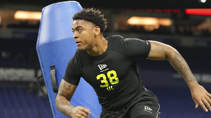 Auburn Tigers defensive lineman Keldric Faulk measured 6'5 7/8" and 276 pounds with 34 3/8" arms with a 35" vertical jump at the NFL Combine.