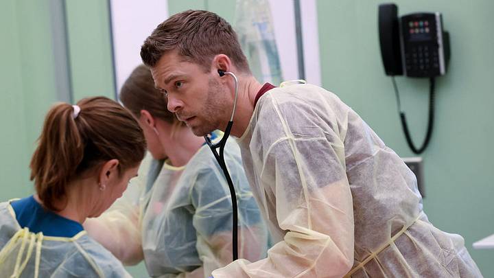 CHICAGO MED -- "Shots Fired" Episode 1201 -- Pictured: Luke Mitchell as Dr. Mitch Ripley
