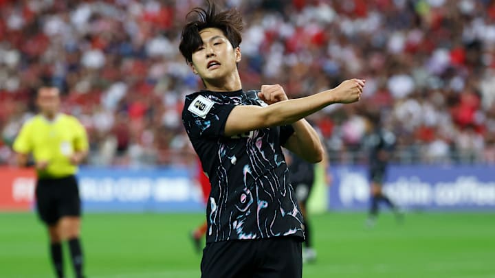 Kang-In Lee célébrant son but.