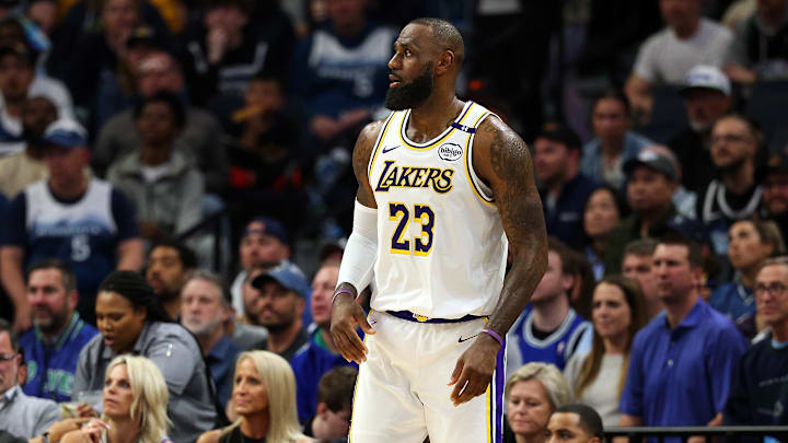LeBron James debería jugar otra temporada de NBA con los Lakers