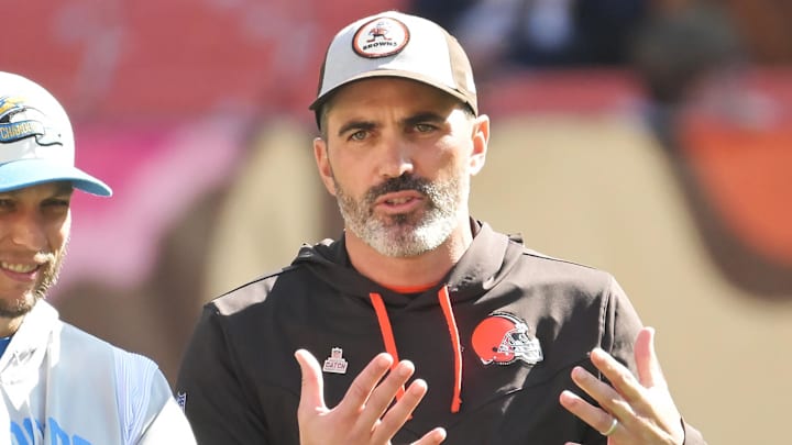 Oct 9, 2022; Cleveland, Ohio, USA; Cleveland Browns head coach Kevin Stefanski, right, talks to a Los Angeles Chargers coach before the game between the Browns and the Chargers at FirstEnergy Stadium. Mandatory Credit: Ken Blaze-Imagn Images Oct 9, 2022; Cleveland, Ohio, USA; Cleveland Browns head coach Kevin Stefanski, right, talks to a Los Angeles Chargers coach before the game between the Browns and the Chargers at FirstEnergy Stadium. Mandatory Credit: Ken Blaze-Imagn Images