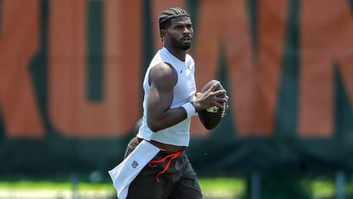 Cleveland Browns quarterback Shedeur Sanders puts in extra work after practice during NFL minicamp, Wednesday, June 11, 2025, in Berea, Ohio. Cleveland Browns quarterback Shedeur Sanders puts in extra work after practice during NFL minicamp, Wednesday, June 11, 2025, in Berea, Ohio.