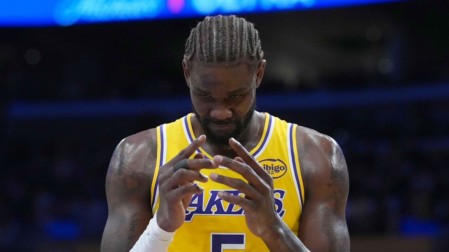 Lakers centers are missing one major trait the team won't survive without