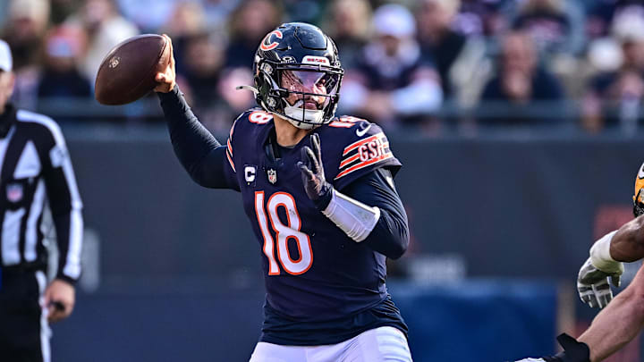 Chicago Bears quarterback Caleb Williams (18).