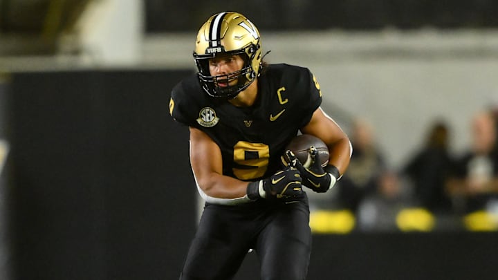 Vanderbilt Commodores tight end Eli Stowers runs with the ball after a made catch against the Kentucky Wildcats. Vanderbilt Commodores tight end Eli Stowers runs with the ball after a made catch against the Kentucky Wildcats.