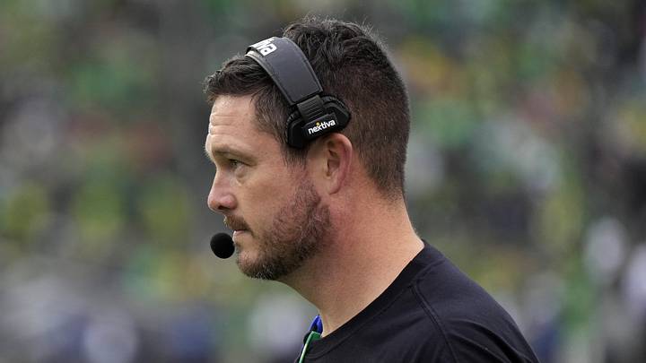 Oct 21, 2023; Eugene, Oregon, USA; Oregon Ducks head coach Dan Lanning looks onto the field during the second half against the Washington State Cougars at Autzen Stadium. Mandatory Credit: Soobum Im-Imagn Images Oct 21, 2023; Eugene, Oregon, USA; Oregon Ducks head coach Dan Lanning looks onto the field during the second half against the Washington State Cougars at Autzen Stadium. Mandatory Credit: Soobum Im-Imagn Images