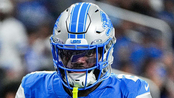 Detroit Lions cornerback Amik Robertson (21) warms up ahead of the Cleveland Browns game at Ford Field in Detroit on Sunday, Sept. 28, 2025.