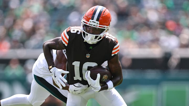 Aug 16, 2025; Philadelphia, Pennsylvania, USA; Cleveland Browns wide receiver Diontae Johnson (16) makes a catch against the Philadelphia Eagles during the first quarter at Lincoln Financial Field. Mandatory Credit: Bill Streicher-Imagn Images