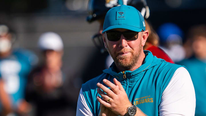 Jacksonville Jaguars head coach Liam Coen gets his team up during an NFL training camp second session at the Miller Electric Center, Thursday, July 24, 2025, in Jacksonville, Fla. [Doug Engle/Florida Times-Union]