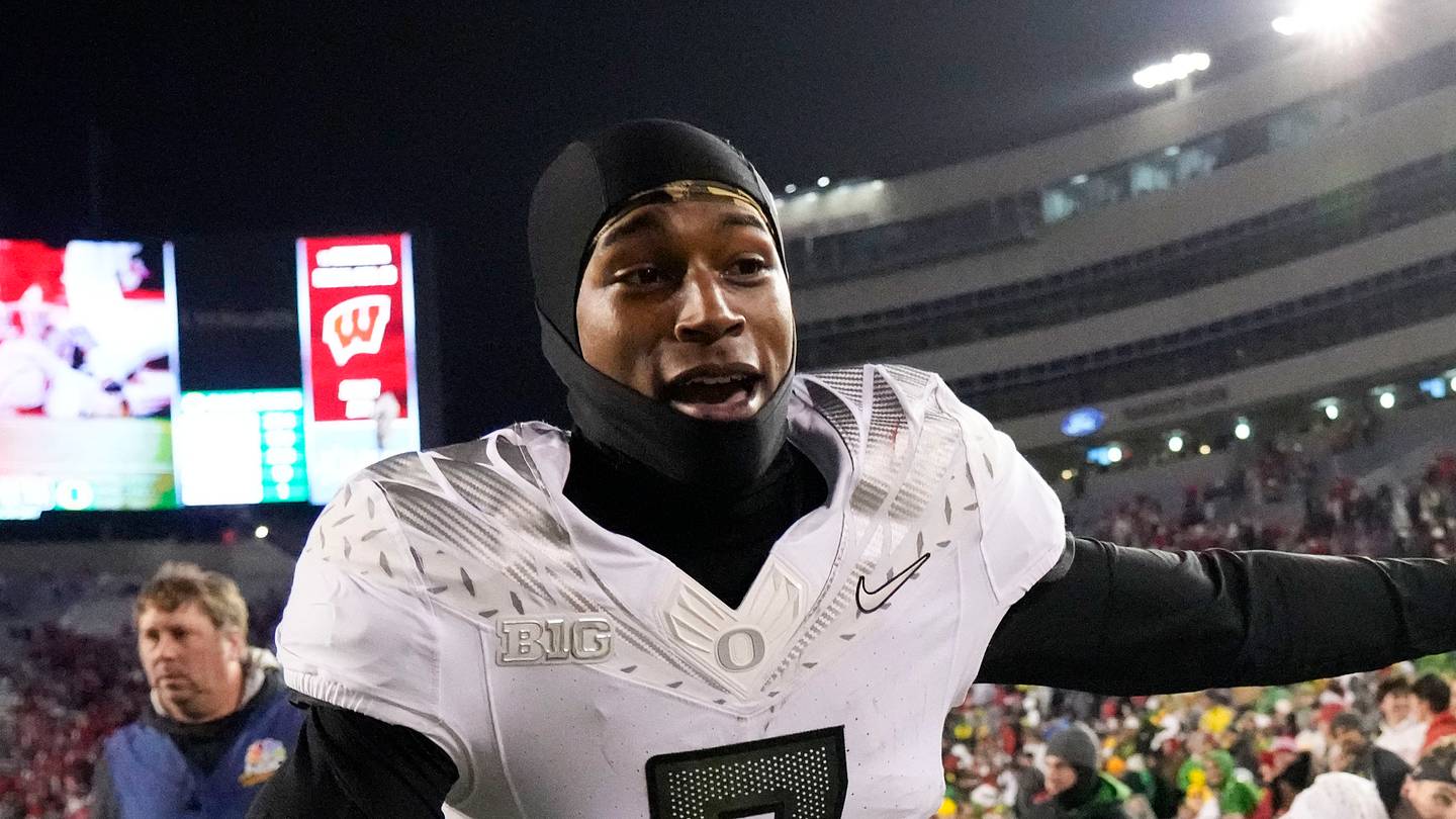 Evan Stewart Earns High Praise From Oregon Ducks Receivers Coach Ross Douglas