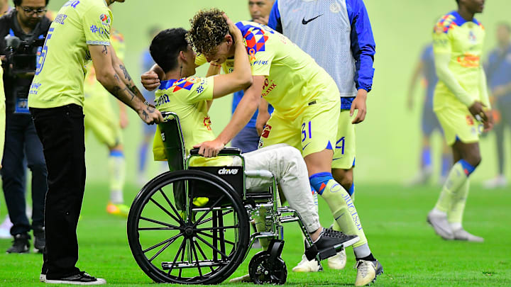 Kevin Álvarez estuvo presente en los festejos del América en silla d eruedas