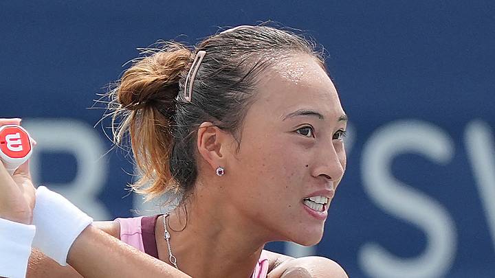 Qinwen Zheng returns a ball