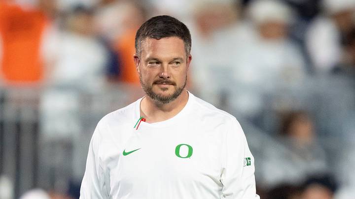 Oregon head coach Dan Lanning walks the field during warmups as the Oregon Ducks face the Penn State Nittany Lions on Sept. 27, 2025, at Beaver Stadium in University Park, Pennsylvania. Oregon head coach Dan Lanning walks the field during warmups as the Oregon Ducks face the Penn State Nittany Lions on Sept. 27, 2025, at Beaver Stadium in University Park, Pennsylvania.