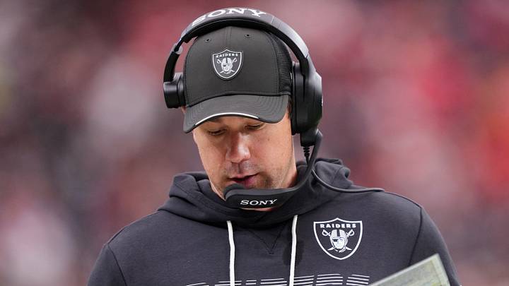 Oct 4, 2026; Paradise, Nevada, USA; Las Vegas Raiders head coach Klint Kubiak looks at his play sheet against the Kansas City Chiefs during the third quarter at Allegiant Stadium. Mandatory Credit: Joe Camporeale-Imagn Images Oct 4, 2026; Paradise, Nevada, USA; Las Vegas Raiders head coach Klint Kubiak looks at his play sheet against the Kansas City Chiefs during the third quarter at Allegiant Stadium. Mandatory Credit: Joe Camporeale-Imagn Images