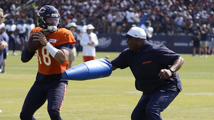 Grooming Caleb Williams would be easier if the Bears had someone working closely with him who actually had done this with a young passer.