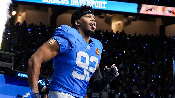 Detroit Lions defensive end Marcus Davenport (92) runs onto the field prior to game against Packers Detroit Lions defensive end Marcus Davenport (92) runs onto the field prior to game against Packers