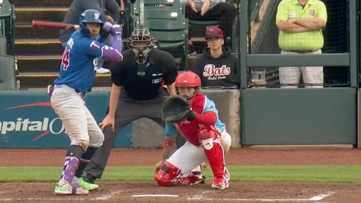 Hendry Mendez bats for the St. Paul Saints Hendry Mendez bats for the St. Paul Saints