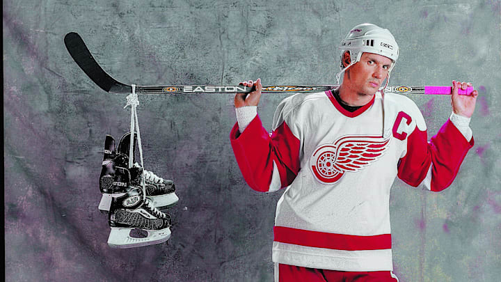 Steve Yzerman, 9/27/2000

Img 0901 Yzerman Bookcov 1