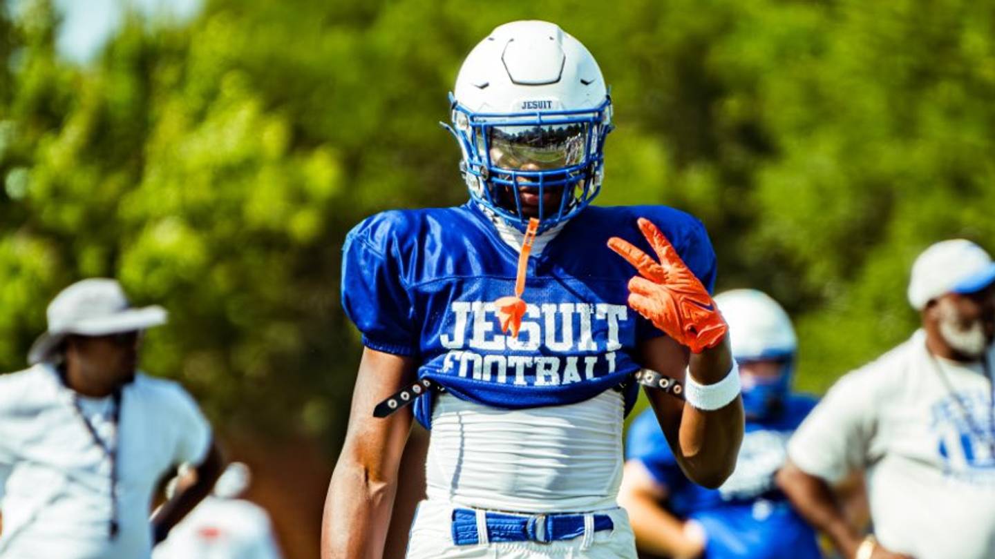 No. 1 LB Recruit Draws Heavy Interest From Three College Football Giants