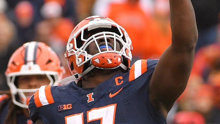 Illinois Fighting Illini linebacker Gabe Jacas