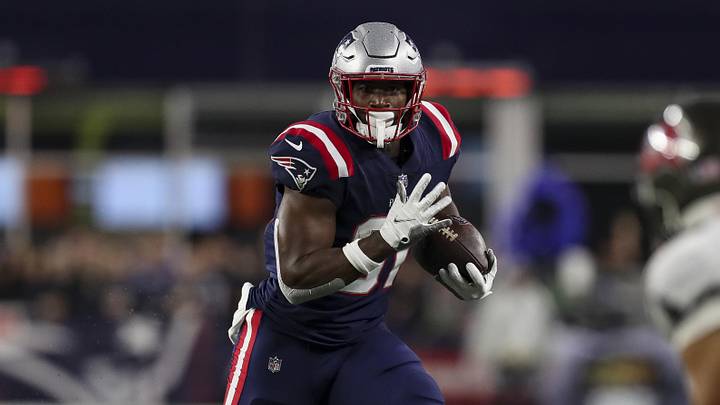 Oct 3, 2021; Foxboro, MA, USA; New England Patriots tight end Jonnu Smith (81) runs with the ball during the second half against the Tampa Bay Buccaneers at Gillette Stadium.  Mandatory Credit: Paul Rutherford-Imagn Images