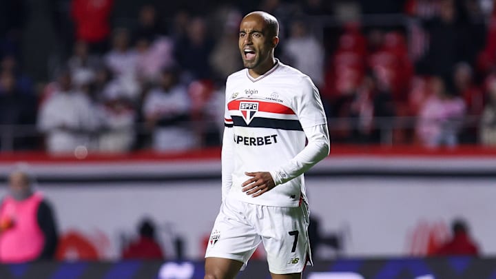 Lucas Moura deve começar no banco