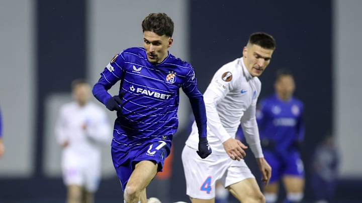 Dejan Ljubicic (l.) in der Europa League am Ball