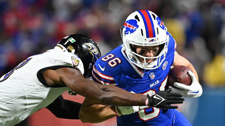 Sep 7, 2025; Orchard Park, New York, USA;  Buffalo Bills tight end Dalton Kincaid (86) runs the ball defended by Baltimore Ravens cornerback Chidobe Awuzie (3) during the fourth quarter at Highmark Stadium. Mandatory Credit: Mark Konezny-Imagn Images