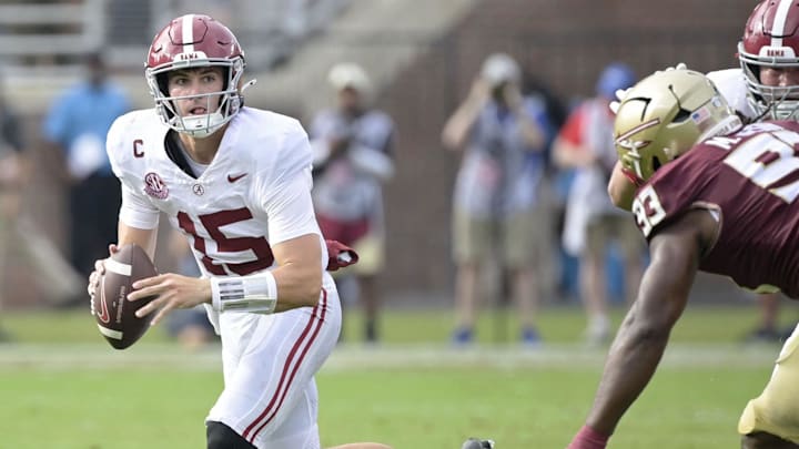 Alabama Crimson Tide quarterback Ty Simpson (15)